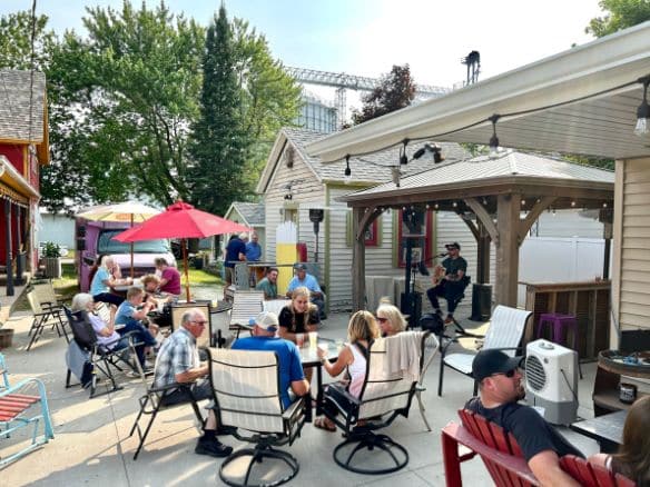 People dining on back patio of Turning Waters B&B